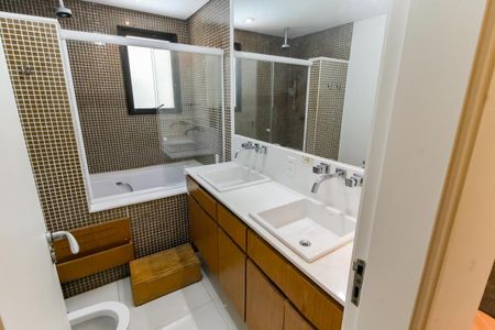 Apartamento para alugar com 154m², 4 quartos e 2 vagasBanheiro da Suíte