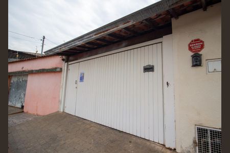 Casa para alugar com 134m², 2 quartos e 2 vagas Casa para alugar com 134m², 2 quartos e 2 vagasFachada