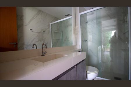 Apartamento à venda com 236m², 3 quartos e 2 vagasBanheiro da Suíte