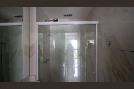 Apartamento à venda com 236m², 3 quartos e 2 vagasBanheiro da Suíte