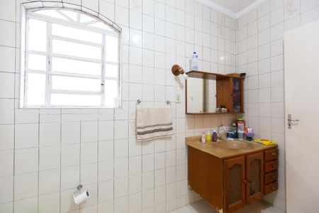 Casa para alugar com 67m², 2 quartos e 1 vaga Casa para alugar com 67m², 2 quartos e 1 vagaBanheiro Social