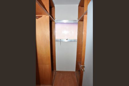 Apartamento à venda com 194m², 3 quartos e 2 vagas Apartamento à venda com 194m², 3 quartos e 2 vagasCloset da Suíte