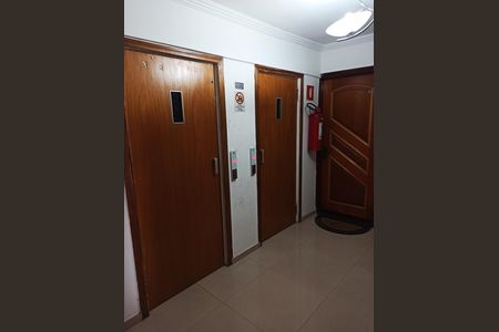 Apartamento à venda com 194m², 3 quartos e 2 vagas Apartamento à venda com 194m², 3 quartos e 2 vagasHall Elevadores