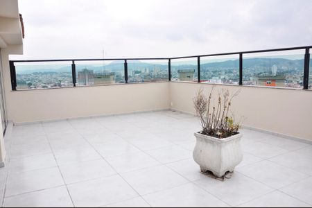 Apartamento à venda com 194m², 3 quartos e 2 vagas Apartamento à venda com 194m², 3 quartos e 2 vagasTerraço