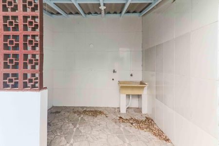 Casa à venda com 74m², 3 quartos e 2 vagasLavanderia