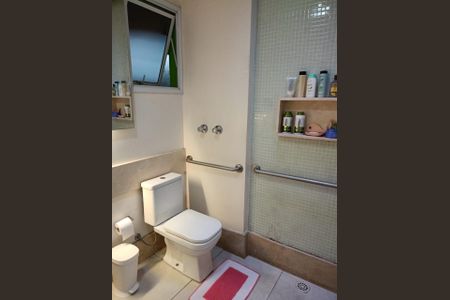 Casa à venda com 174m², 2 quartos e 3 vagas Casa à venda com 174m², 2 quartos e 3 vagasBANHEIRO