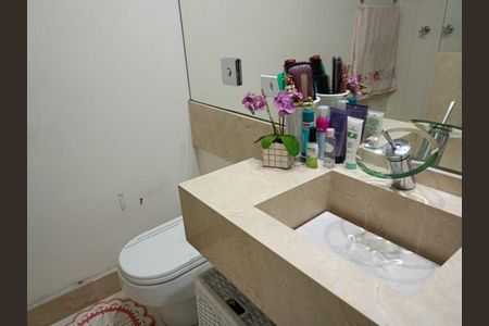 Casa à venda com 174m², 2 quartos e 3 vagas Casa à venda com 174m², 2 quartos e 3 vagasBANHEIRO