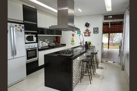 Casa à venda com 174m², 2 quartos e 3 vagas Casa à venda com 174m², 2 quartos e 3 vagasCOZINHA