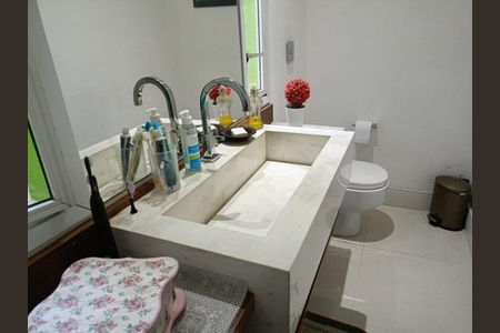 Casa à venda com 174m², 2 quartos e 3 vagas Casa à venda com 174m², 2 quartos e 3 vagasBANHEIRO