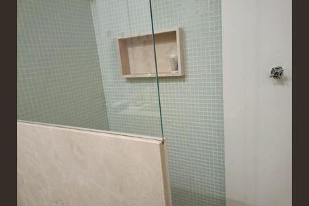 Casa à venda com 174m², 2 quartos e 3 vagas Casa à venda com 174m², 2 quartos e 3 vagasBANHEIRO