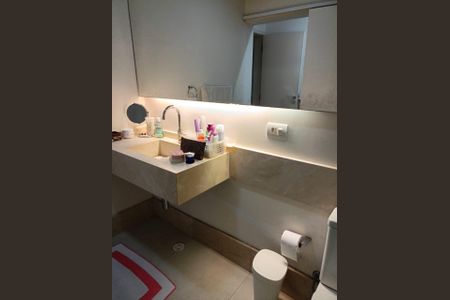 Casa à venda com 174m², 2 quartos e 3 vagas Casa à venda com 174m², 2 quartos e 3 vagasBANHEIRO