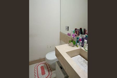 Casa à venda com 174m², 2 quartos e 3 vagas Casa à venda com 174m², 2 quartos e 3 vagasBANHEIRO