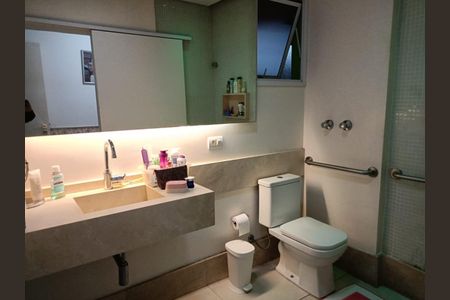 Casa à venda com 174m², 2 quartos e 3 vagas Casa à venda com 174m², 2 quartos e 3 vagasBANHEIRO