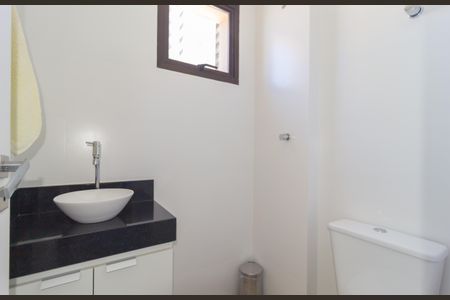 Apartamento à venda com 142m², 3 quartos e 2 vagas Apartamento à venda com 142m², 3 quartos e 2 vagasBanheiro de Serviço