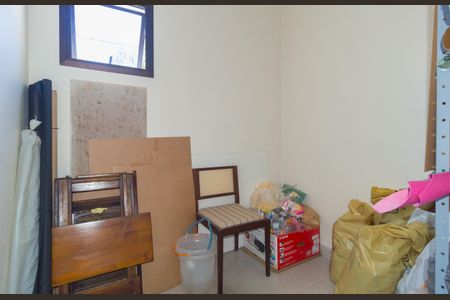 Apartamento à venda com 142m², 3 quartos e 2 vagas Apartamento à venda com 142m², 3 quartos e 2 vagasQuarto de Serviço