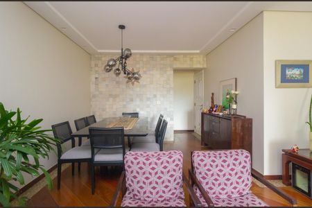 Apartamento à venda com 142m², 3 quartos e 2 vagas Apartamento à venda com 142m², 3 quartos e 2 vagasSala de Jantar