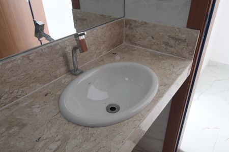 Casa de condomínio à venda com 140m², 3 quartos e 2 vagasLavabo