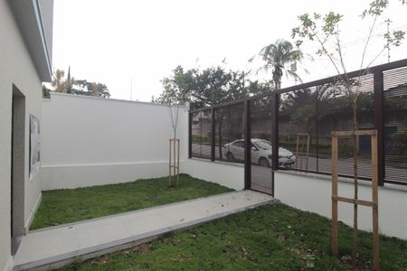 Casa de condomínio à venda com 140m², 3 quartos e 2 vagasQuintal