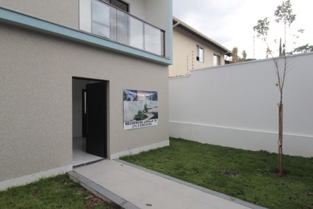 Casa de condomínio à venda com 140m², 3 quartos e 2 vagasQuintal