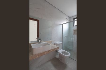 Casa de condomínio à venda com 140m², 3 quartos e 2 vagasBanheiro da Suite