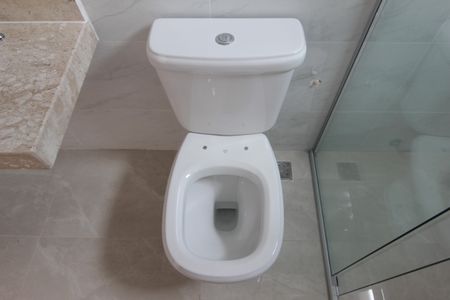 Casa de condomínio à venda com 140m², 3 quartos e 2 vagasBanheiro da Suite