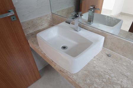 Casa de condomínio à venda com 140m², 3 quartos e 2 vagasBanheiro da Suite