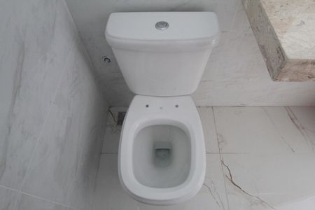 Casa de condomínio à venda com 140m², 3 quartos e 2 vagasLavabo