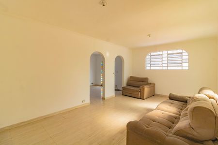 Casa à venda com 300m², 3 quartos e 4 vagas Casa à venda com 300m², 3 quartos e 4 vagasSala