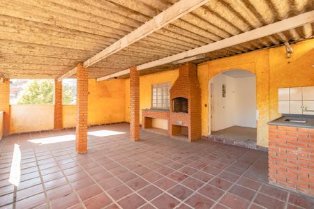 Casa à venda com 300m², 3 quartos e 4 vagas Casa à venda com 300m², 3 quartos e 4 vagasÁrea comum - Churrasqueira