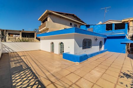 Casa à venda com 300m², 3 quartos e 4 vagas Casa à venda com 300m², 3 quartos e 4 vagasFachada