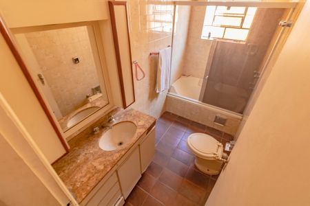 Casa à venda com 300m², 3 quartos e 4 vagas Casa à venda com 300m², 3 quartos e 4 vagasBanheiro da Suíte