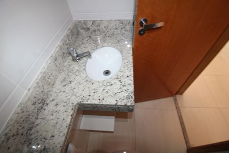 Banheiro de apartamento para alugar com 1 quarto, 35m² em Vila Mazzei, São Paulo