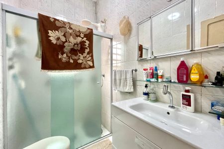 Casa à venda com 200m², 4 quartos e 2 vagasBanheiro