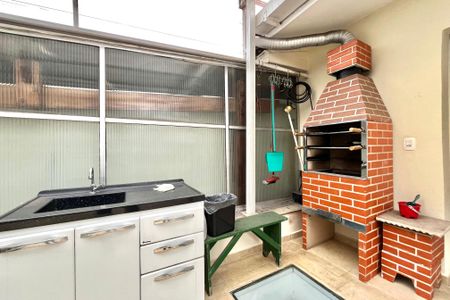 Casa à venda com 200m², 4 quartos e 2 vagasVaranda - Sala