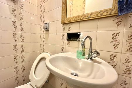 Casa à venda com 200m², 4 quartos e 2 vagasEdícula - Lavabo