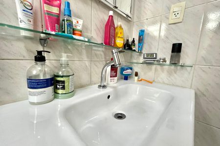 Casa à venda com 200m², 4 quartos e 2 vagasBanheiro