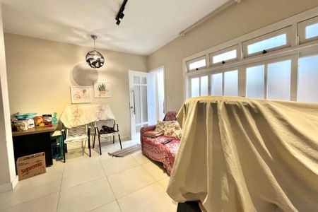 Casa à venda com 200m², 4 quartos e 2 vagasEdícula - Sala