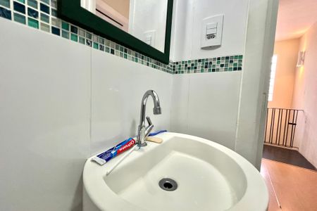 Casa à venda com 200m², 4 quartos e 2 vagasEdícula - Banheiro 