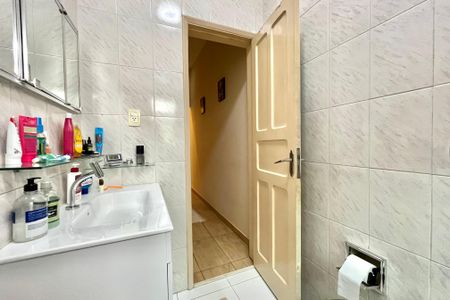 Casa à venda com 200m², 4 quartos e 2 vagasBanheiro