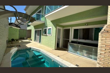 Casa de condomínio à venda com 350m², 3 quartos e 2 vagasPiscina