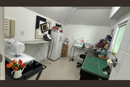 Casa de condomínio à venda com 350m², 3 quartos e 2 vagasEscritório