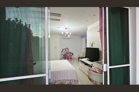 Casa de condomínio à venda com 350m², 3 quartos e 2 vagasSuíte 1