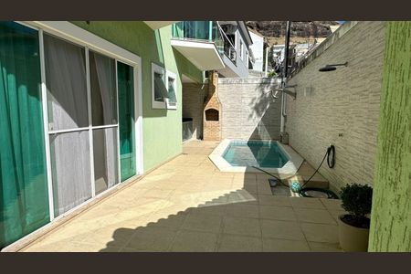 Casa de condomínio à venda com 350m², 3 quartos e 2 vagasPiscina