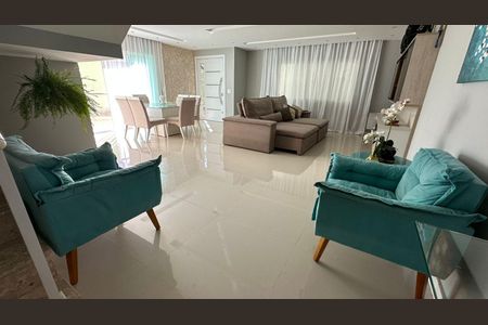 Casa de condomínio à venda com 350m², 3 quartos e 2 vagasSala