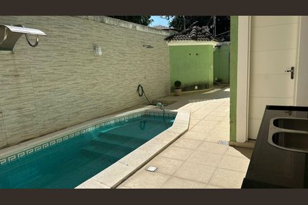 Casa de condomínio à venda com 350m², 3 quartos e 2 vagasPiscina