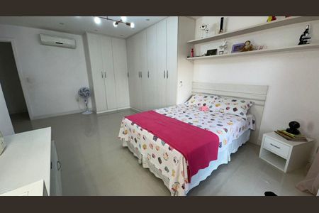 Casa de condomínio à venda com 350m², 3 quartos e 2 vagasSuíte 2
