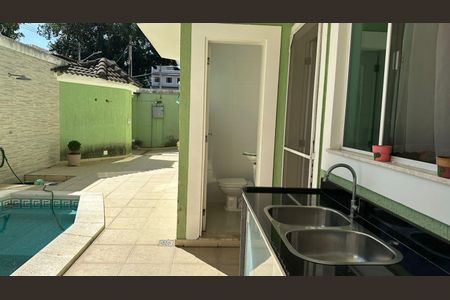 Casa de condomínio à venda com 350m², 3 quartos e 2 vagasPiscina