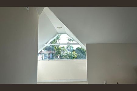 Casa de condomínio à venda com 350m², 3 quartos e 2 vagasSótão