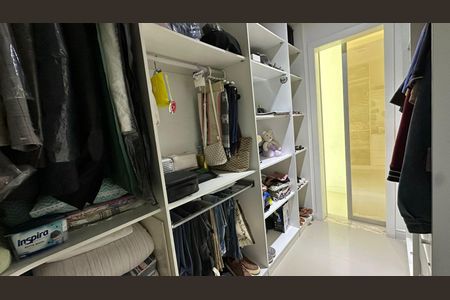 Casa de condomínio à venda com 350m², 3 quartos e 2 vagasCloset