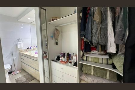 Casa de condomínio à venda com 350m², 3 quartos e 2 vagasCloset